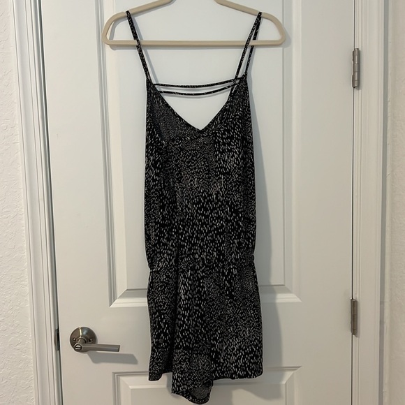 Fabletics Black & White Joel Constellation Print Black White Romper  Large - Picture 13 of 13